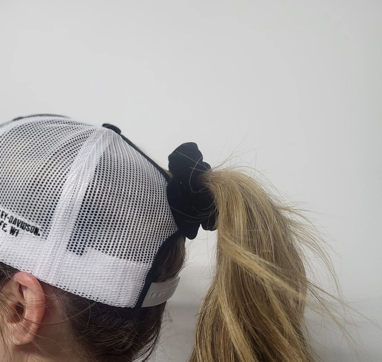 Casquette de camionneur brodée personnalisée avec queue de cheval SJHD | Noir et blanc (50290117)
