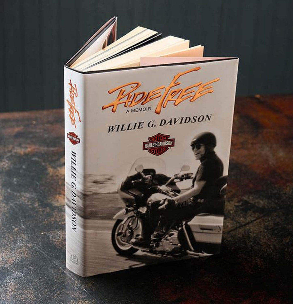 LIVRE MÉMOIRE RIDE FREE DE WILLIE G DAVIDSON (HDBK-RIDEFREE)