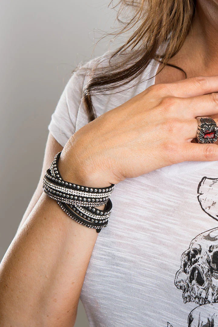 Bracelet en faux daim argenté à clous et strass - 84066